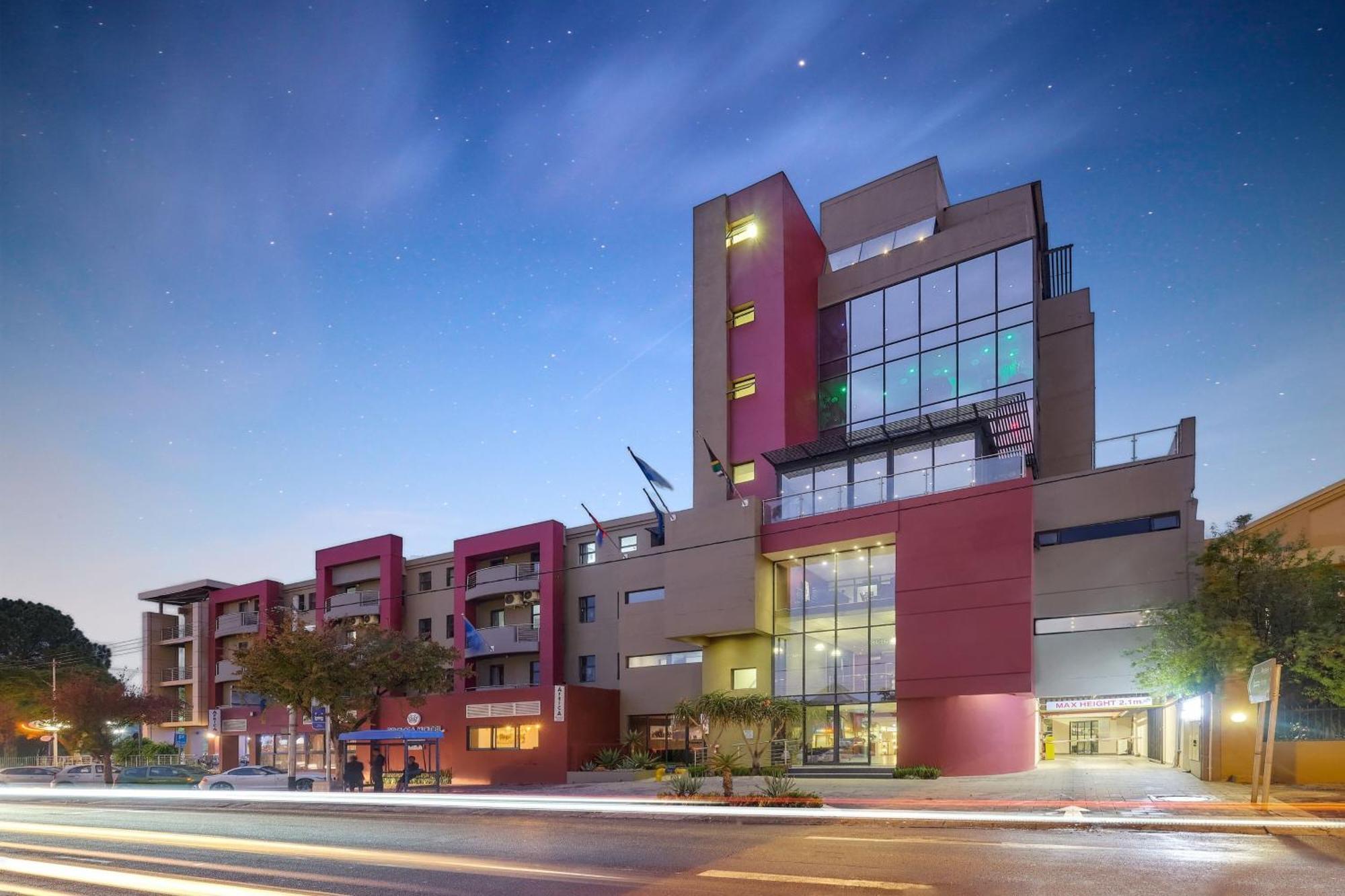 Protea Hotel By Marriott Pretoria Hatfield Extérieur photo