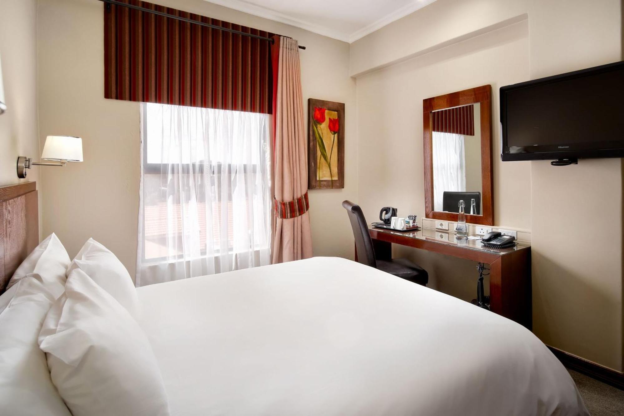 Protea Hotel By Marriott Pretoria Hatfield Chambre photo