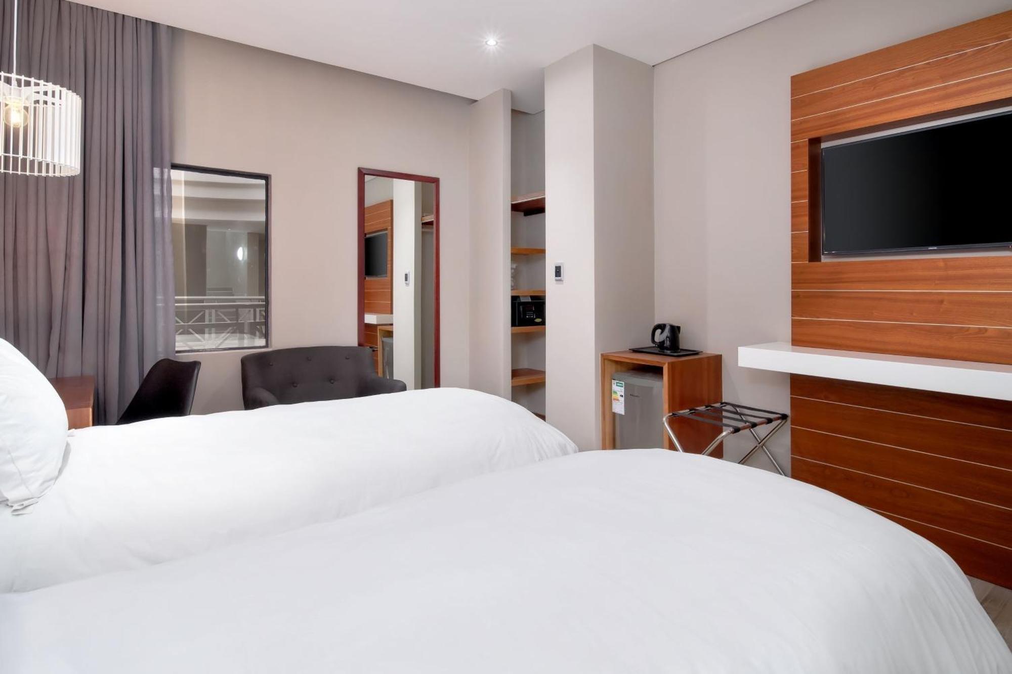 Protea Hotel By Marriott Pretoria Hatfield Chambre photo