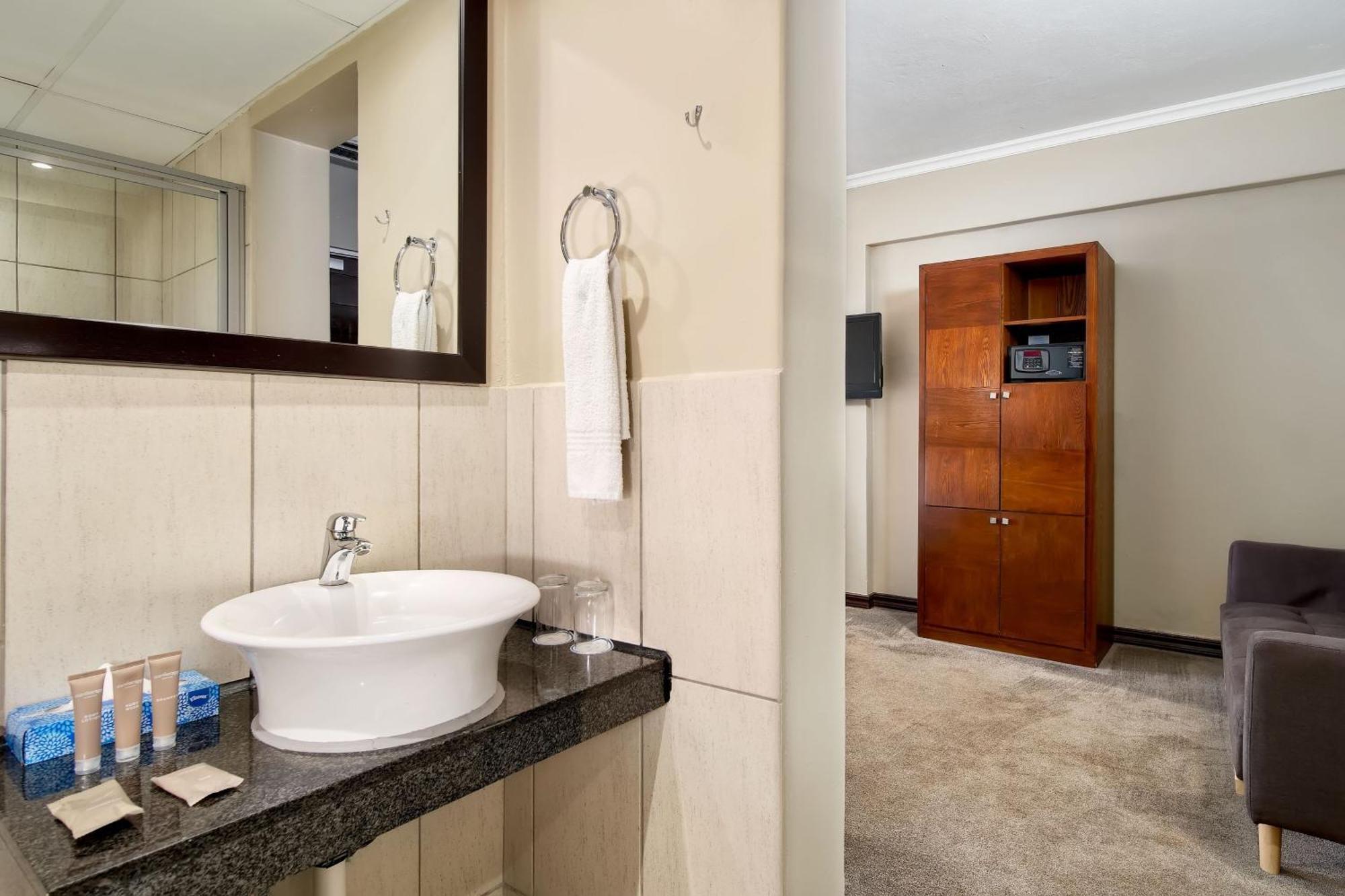 Protea Hotel By Marriott Pretoria Hatfield Chambre photo