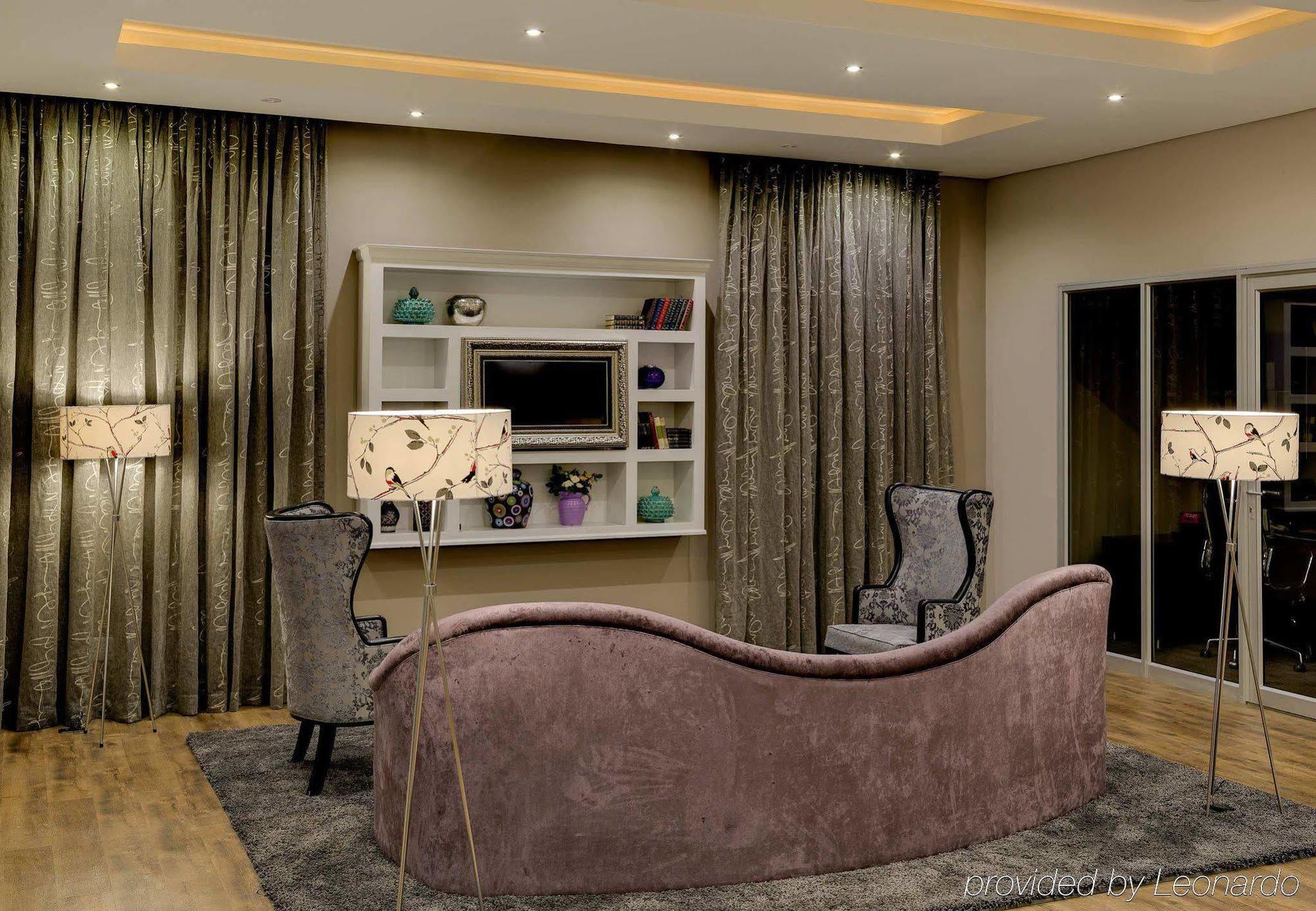 Protea Hotel By Marriott Pretoria Hatfield Extérieur photo