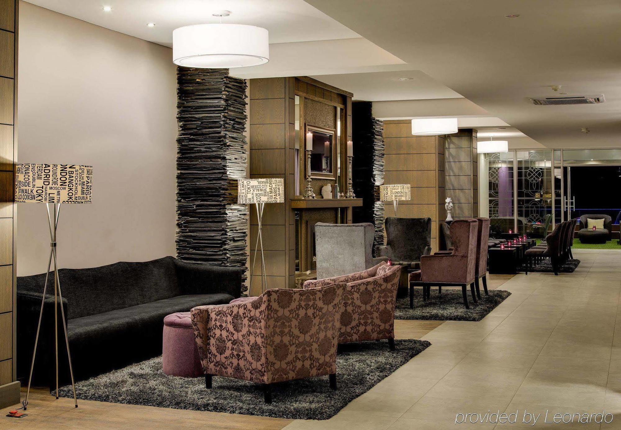 Protea Hotel By Marriott Pretoria Hatfield Extérieur photo