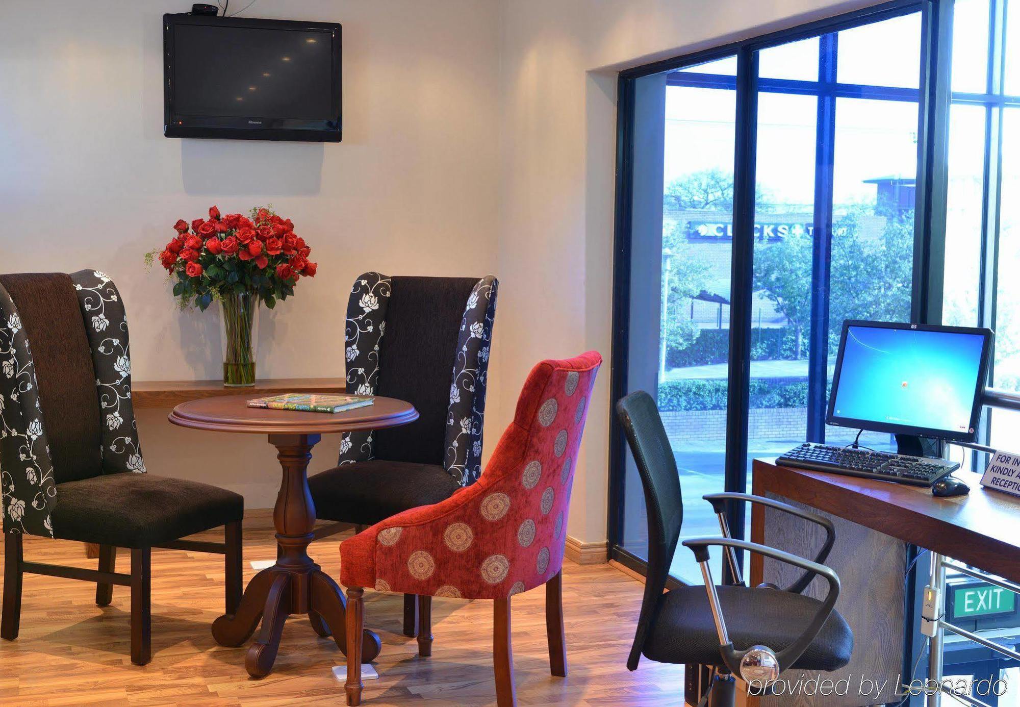 Protea Hotel By Marriott Pretoria Hatfield Extérieur photo