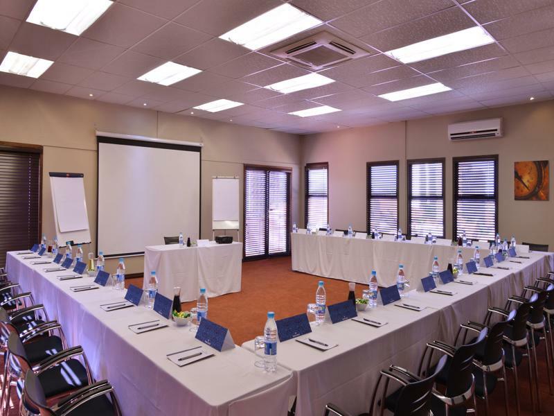 Protea Hotel By Marriott Pretoria Hatfield Extérieur photo