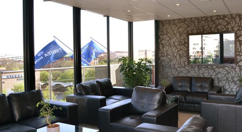 Protea Hotel By Marriott Pretoria Hatfield Extérieur photo