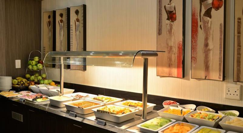 Protea Hotel By Marriott Pretoria Hatfield Extérieur photo